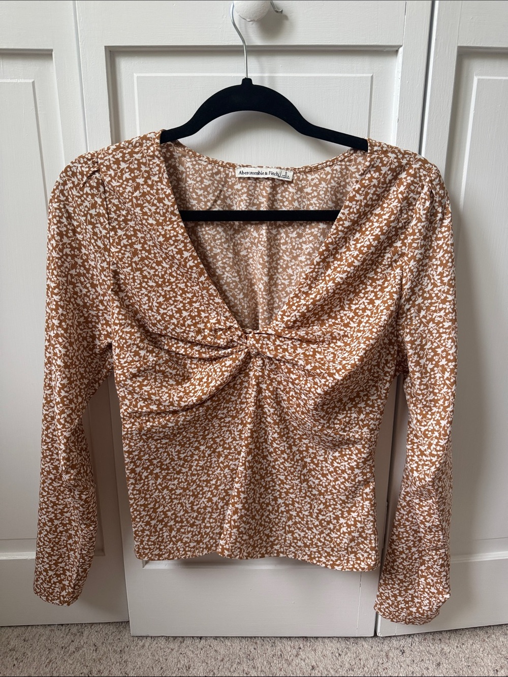 NWOT Abercrombie & Fitch Women's Brown Floral Twist-Front Blouse